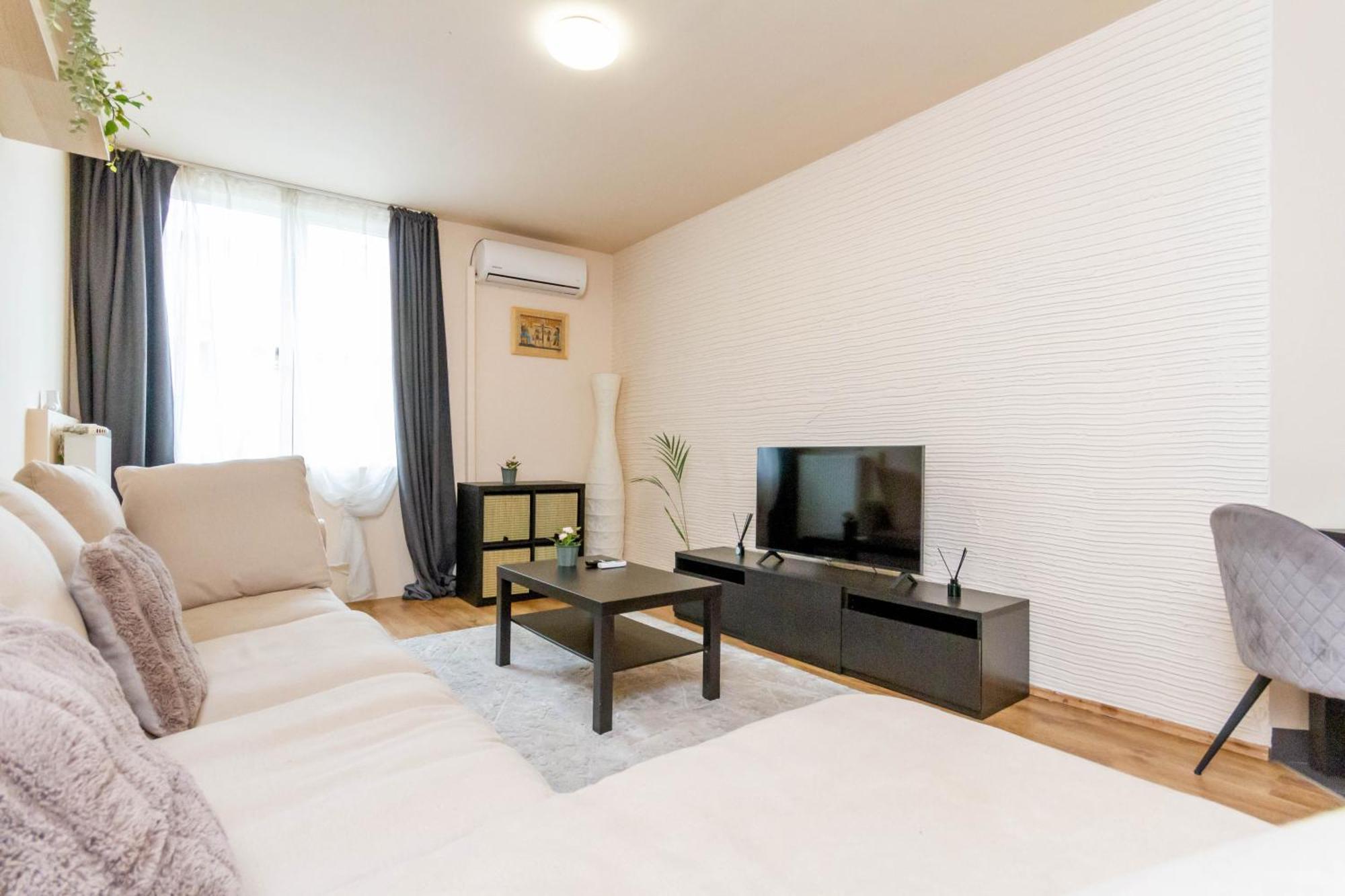 Modern Comfort In Jozsef Street By Nw Lejlighed